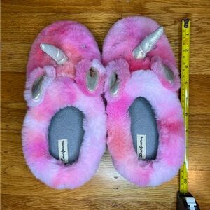 DearFoam kids slippers, used.